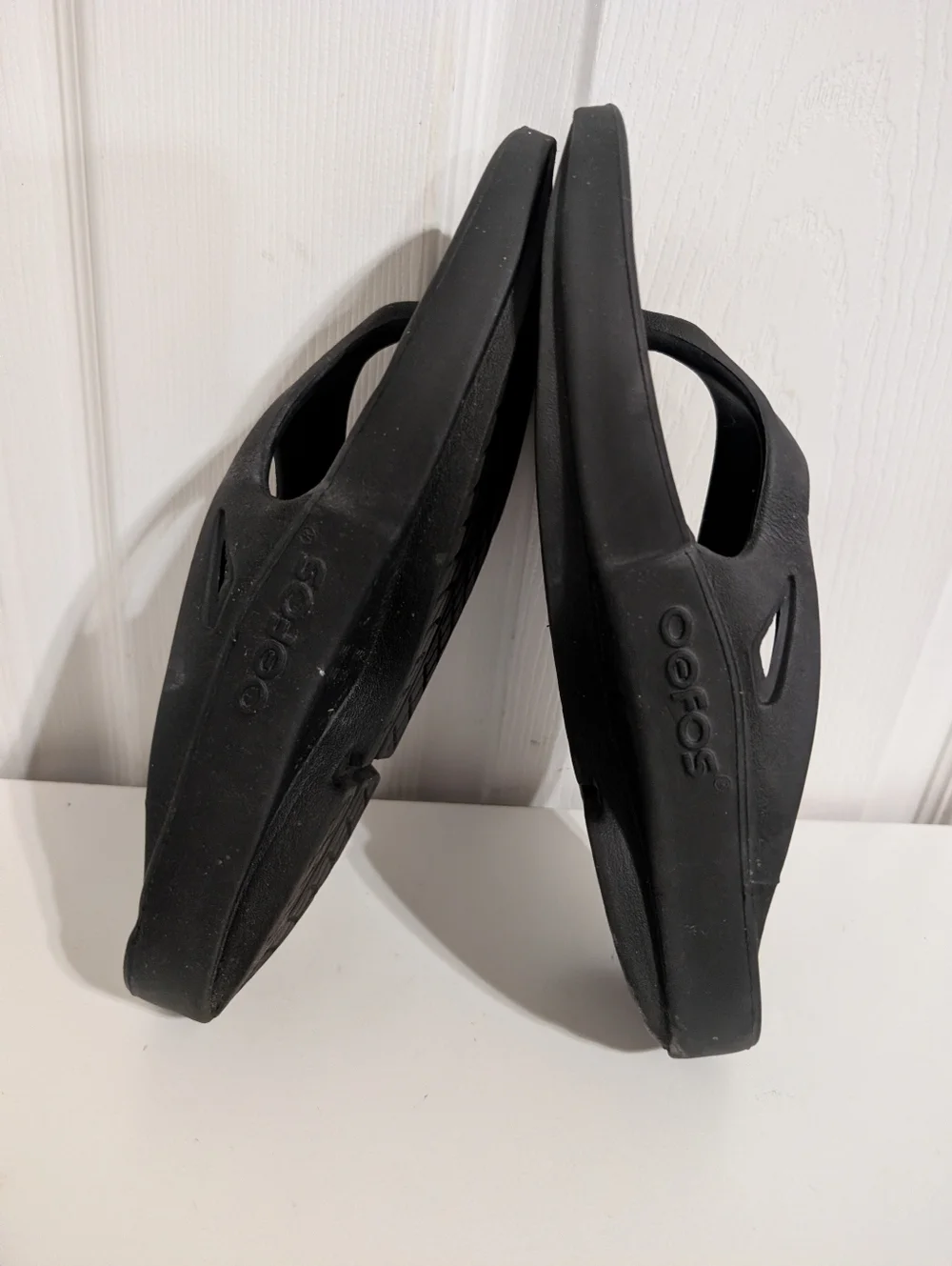 OOFOS Ooriginal Thong Flip Flop Sandals Black Unisex Mens Size 6 Womens 8